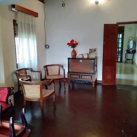 Lidwins Inn 15 Minutes To The Airport Негомбо Екстериор снимка