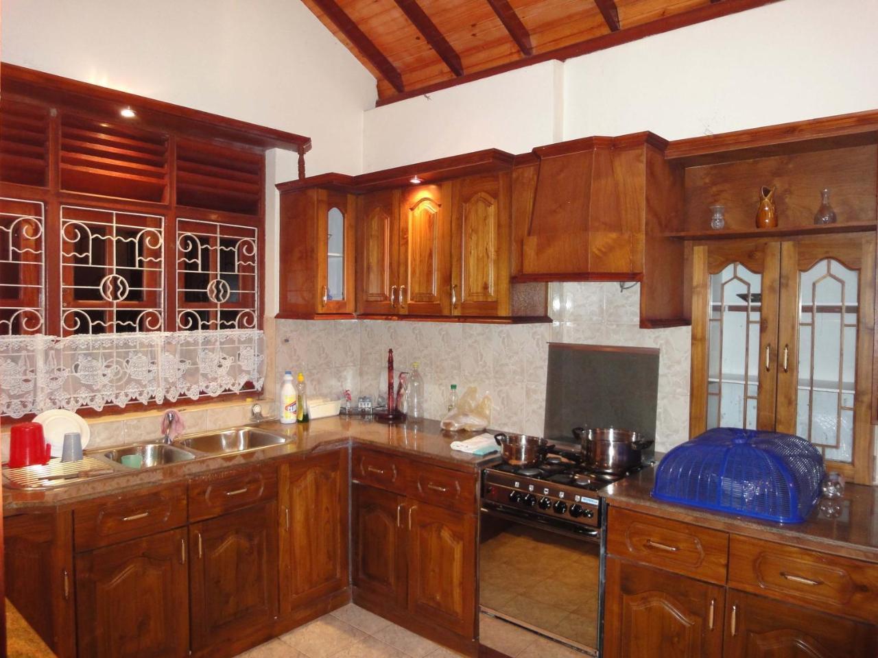Lidwins Inn 15 Minutes To The Airport Негомбо Екстериор снимка